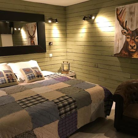 La Taniere Des Ours Bed & Breakfast Chaumont-sur-Tharonne Bagian luar foto