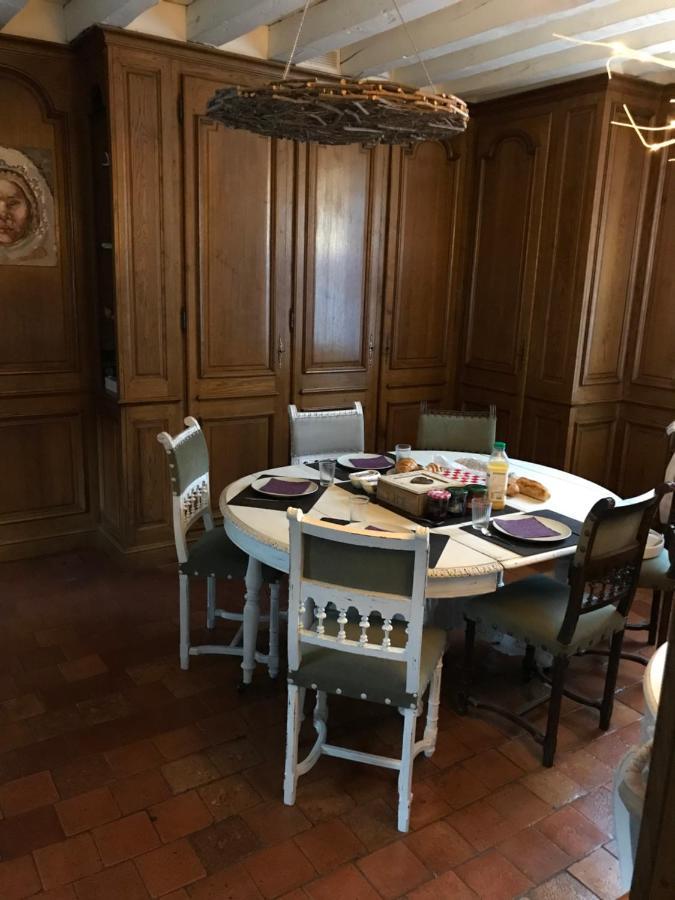 La Taniere Des Ours Bed & Breakfast Chaumont-sur-Tharonne Bagian luar foto