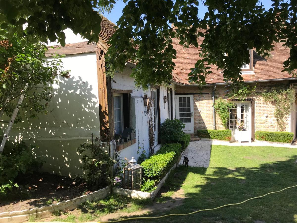La Taniere Des Ours Bed & Breakfast Chaumont-sur-Tharonne Bagian luar foto