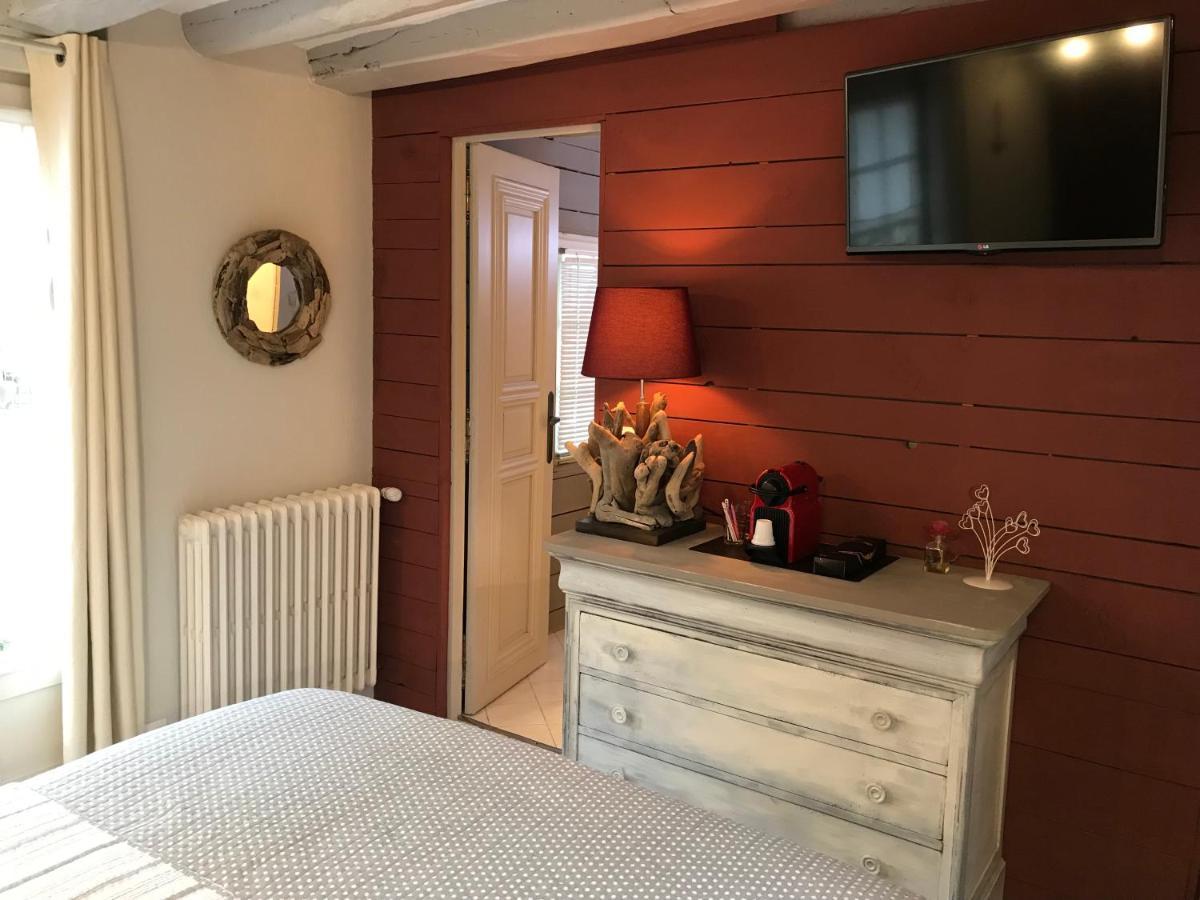 La Taniere Des Ours Bed & Breakfast Chaumont-sur-Tharonne Bagian luar foto